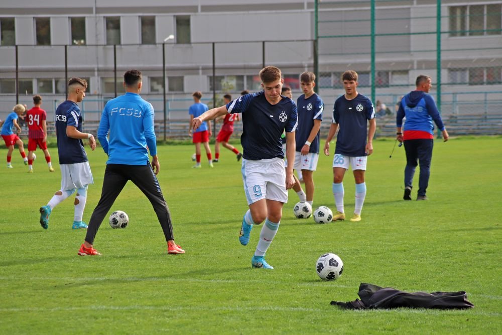 El e atacantul foarte tânăr și înalt, noul pariu al lui Gigi Becali! _12
