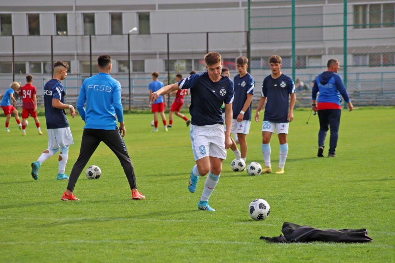 El e atacantul foarte tânăr și înalt, noul pariu al lui Gigi Becali! _12
