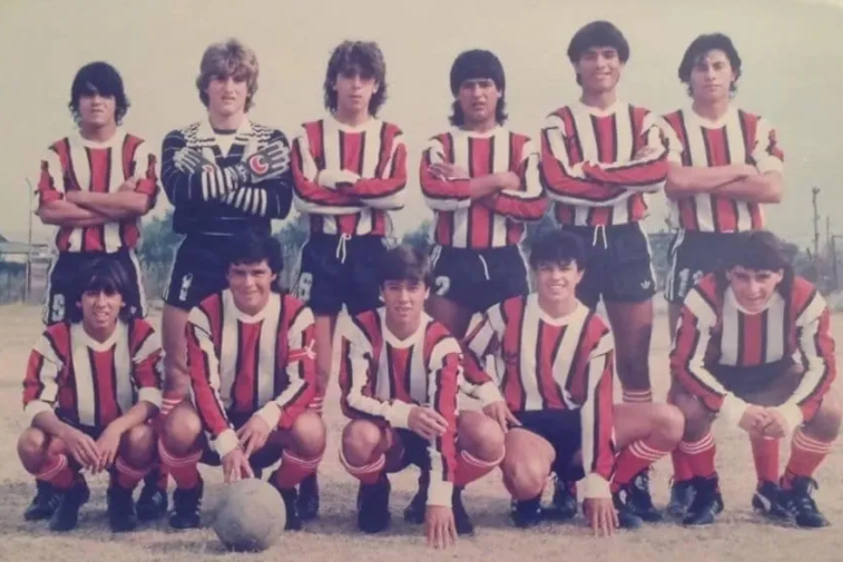Javier ”El Loco” Milei, fost fotbalist și cântăreț rock, la un pas să devină președintele Argentinei!_2