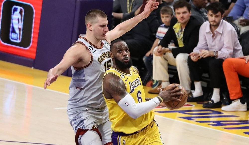 A &icirc;nceput noul sezon din NBA! C&acirc;t s-a &icirc;ncheiat superduelul LeBron James vs Nikola Jokic din LA Lakers - Denver Nuggets