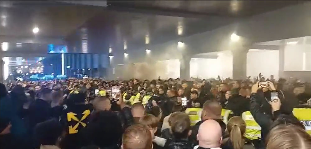 Ultrașii lui Newcastle și Dortmund s-au luat la bătaie &icirc;nainte de meciul din grupele Champions League
