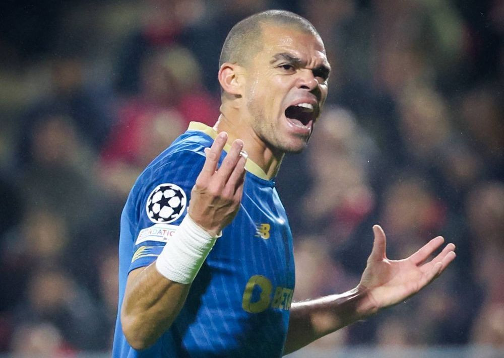 Cine n-are Pepe să-și cumpere! Veteranul, integralist &icirc;n Antwerp-Porto 1-4, a devenit cel mai &icirc;n v&acirc;rstă jucător de c&acirc;mp din istoria Champions League