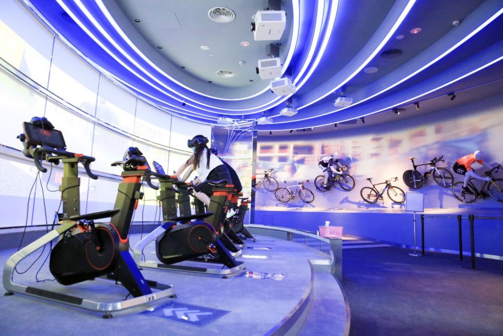 Primul caz de doping virtual! Un ciclist italian a fost suspendat după ce a concurat din propriul garaj_5