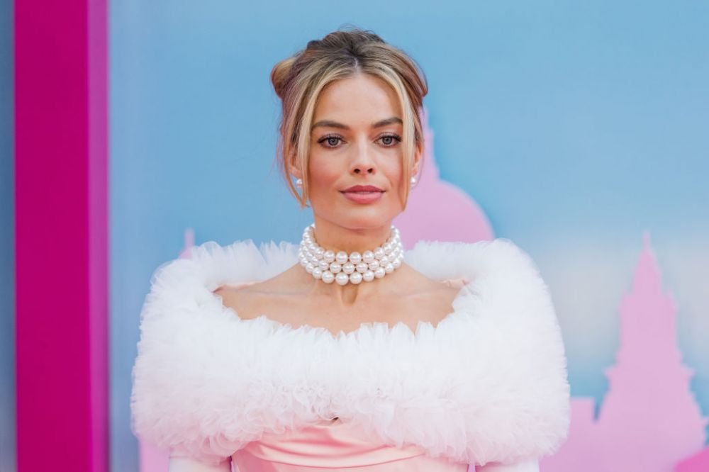 Fost fotbalist trans, inclus în top 100 cele mai sexy femei, alături de Margot Robbie! _8
