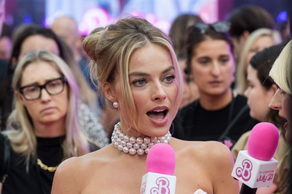 Fost fotbalist trans, inclus în top 100 cele mai sexy femei, alături de Margot Robbie! _9