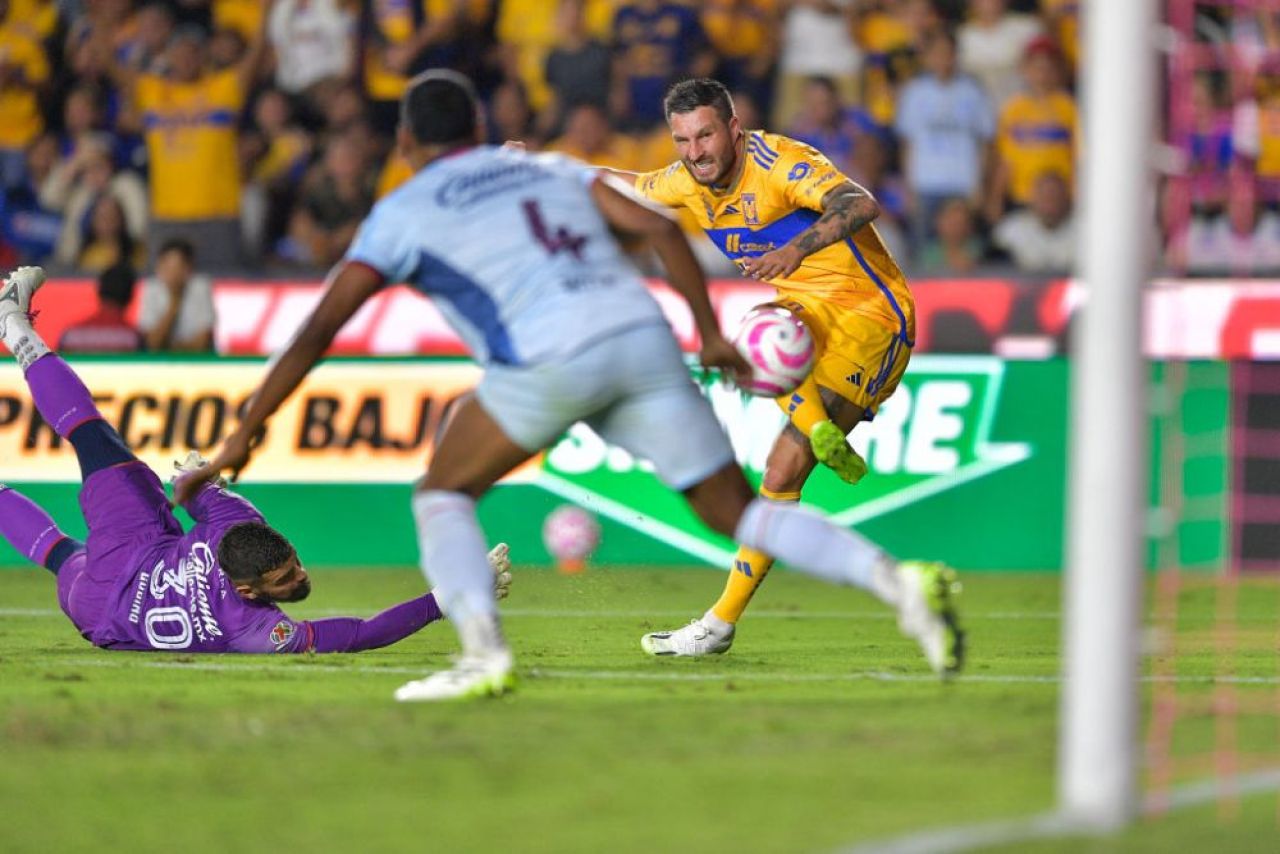 E gitan, a jucat pentru Franța, e legendă în Mexic și a anunțat că se retrage din fotbal la 39 de ani!_11