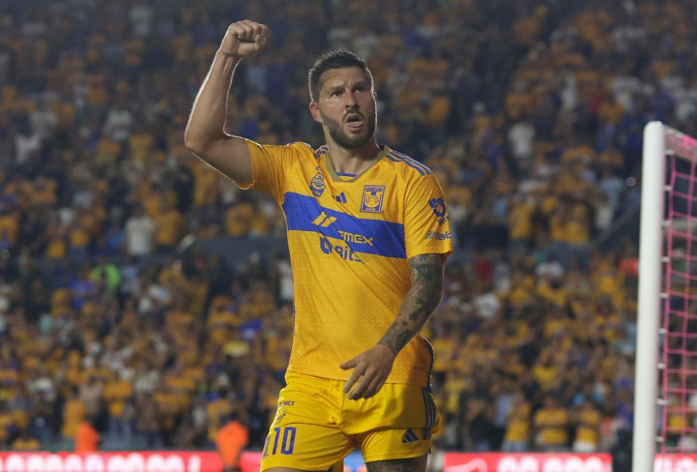 E gitan, a jucat pentru Franța, e legendă în Mexic și a anunțat că se retrage din fotbal la 39 de ani!_12