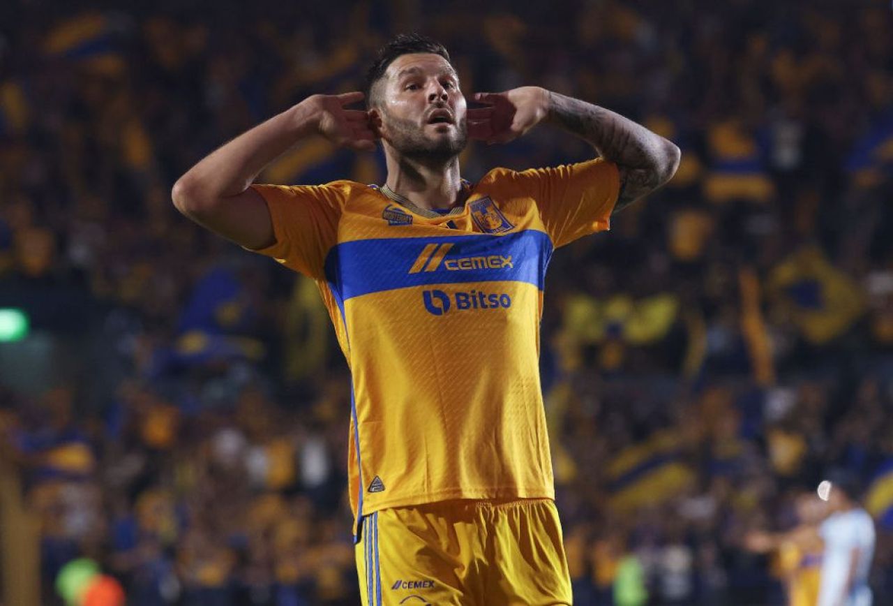 E gitan, a jucat pentru Franța, e legendă în Mexic și a anunțat că se retrage din fotbal la 39 de ani!_13