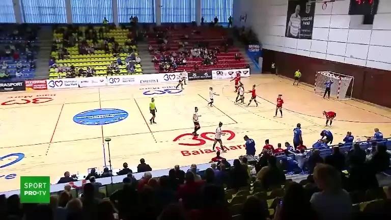 CS Minaur Baia Mare - SCM R&acirc;mnicu V&acirc;lcea (primele 5 minute ale meciului)