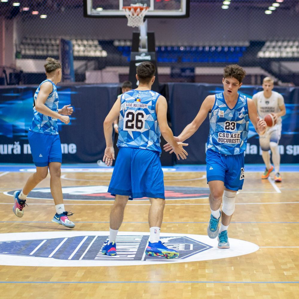 Modelul Luceafărul! O echipă de juniori câștigă în fața seniorilor în Liga 1 de baschet_2