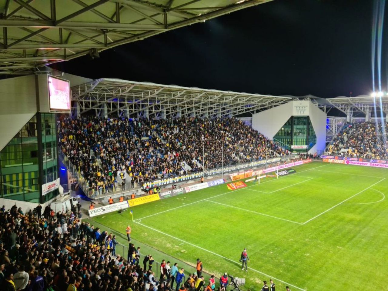 Poveste cu final așteptat la FCSB: iar se rup din interior, iar pierd titlul. Caramavrov scrie despre filmul pe care l-am mai văzut, cu Becali în rol principal_6