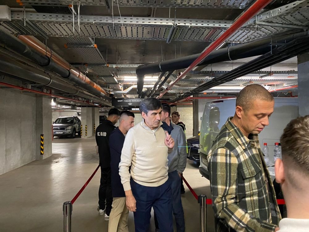 Mihai Rotaru a venit în Giulești la Rapid - Universitatea Craiova și s-a dus direct la vestiare_3