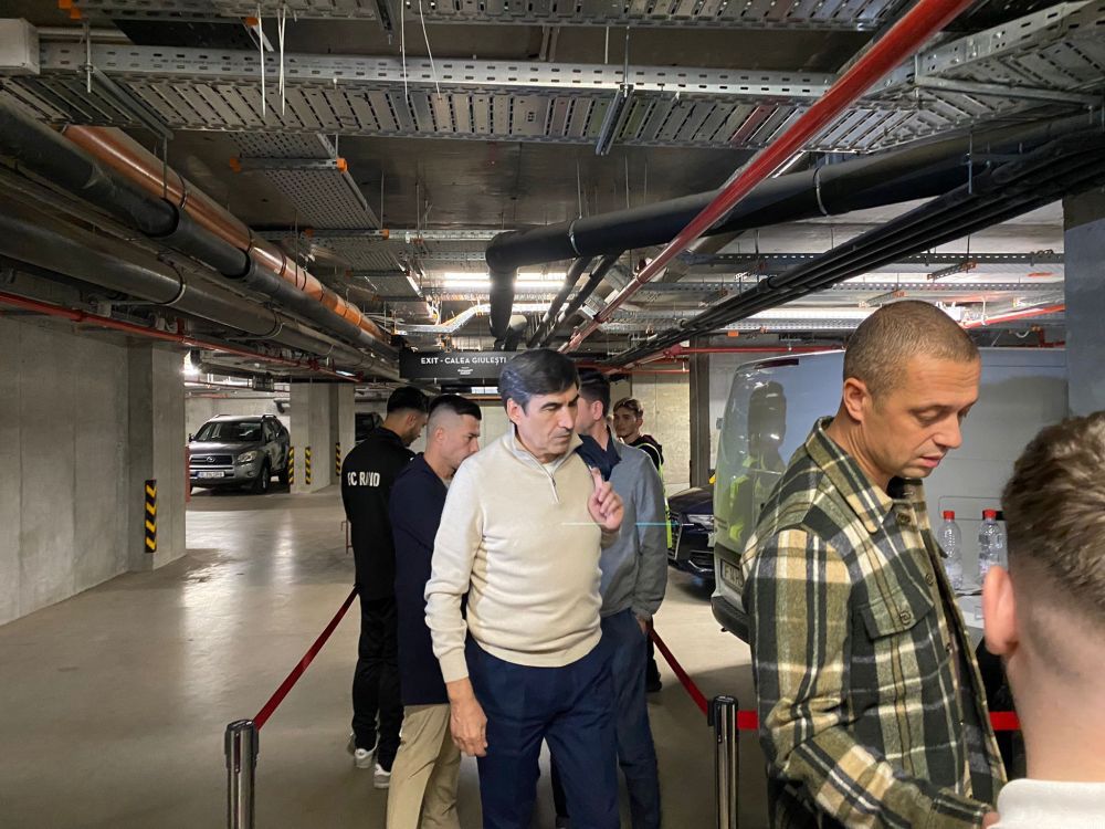 Mihai Rotaru a venit în Giulești la Rapid - Universitatea Craiova și s-a dus direct la vestiare_3