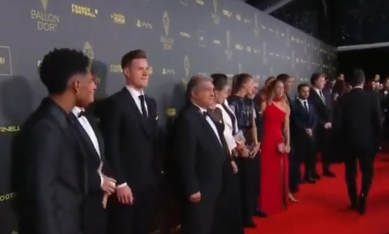 S-a aflat! Motivul pentru care Ilkay Gundogan a plecat de la poza cu delegația Barcelonei, la gala Balonul de Aur 2023