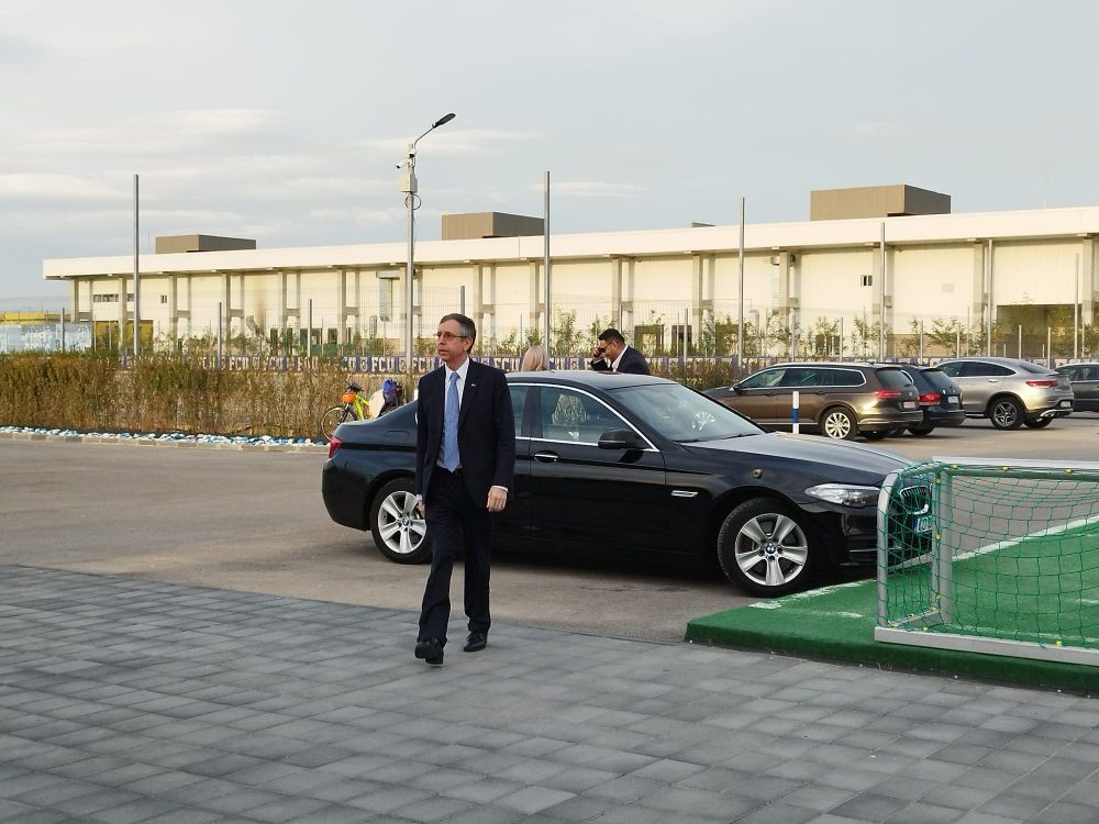 Ambasadorul Argentinei și-a făcut apariția în cantonamentul lui FCU Craiova! Și-a dat jos sacoul și a îmbrăcat tricoul oltenilor_4