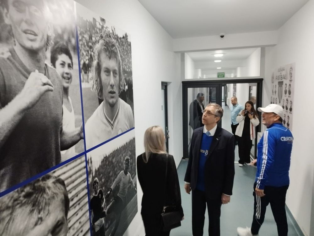 Ambasadorul Argentinei și-a făcut apariția în cantonamentul lui FCU Craiova! Și-a dat jos sacoul și a îmbrăcat tricoul oltenilor_9