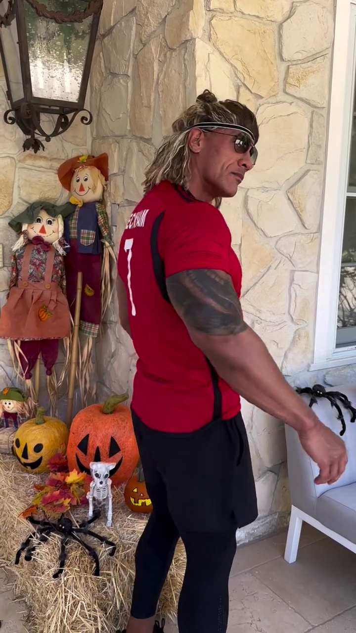 The Rock, apariție fabuloasă de Halloween! Fotbalistul în care s-a deghizat unul dintre cei mai bine plătiți actori ai lumii _15