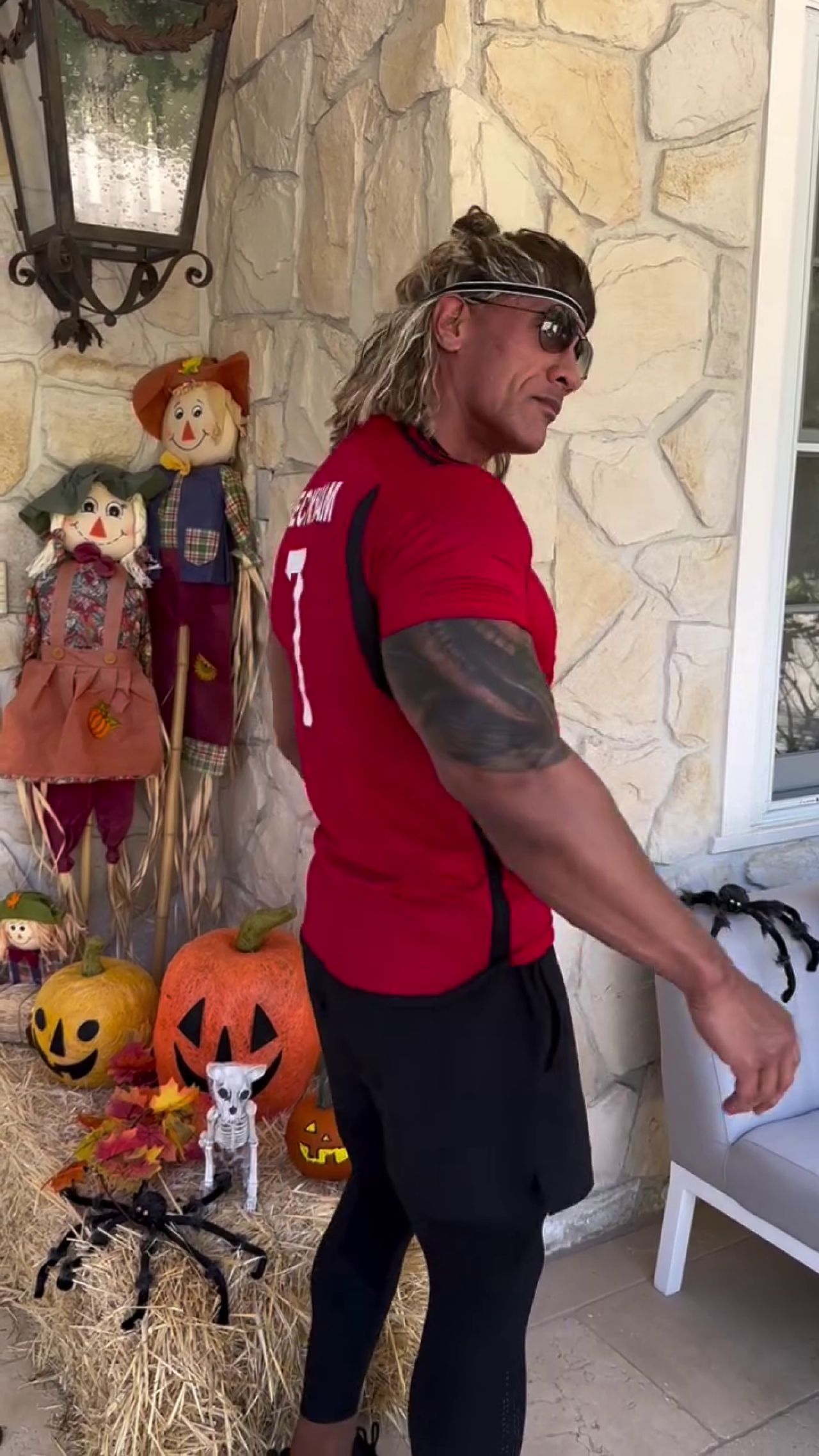 The Rock, apariție fabuloasă de Halloween! Fotbalistul în care s-a deghizat unul dintre cei mai bine plătiți actori ai lumii _15