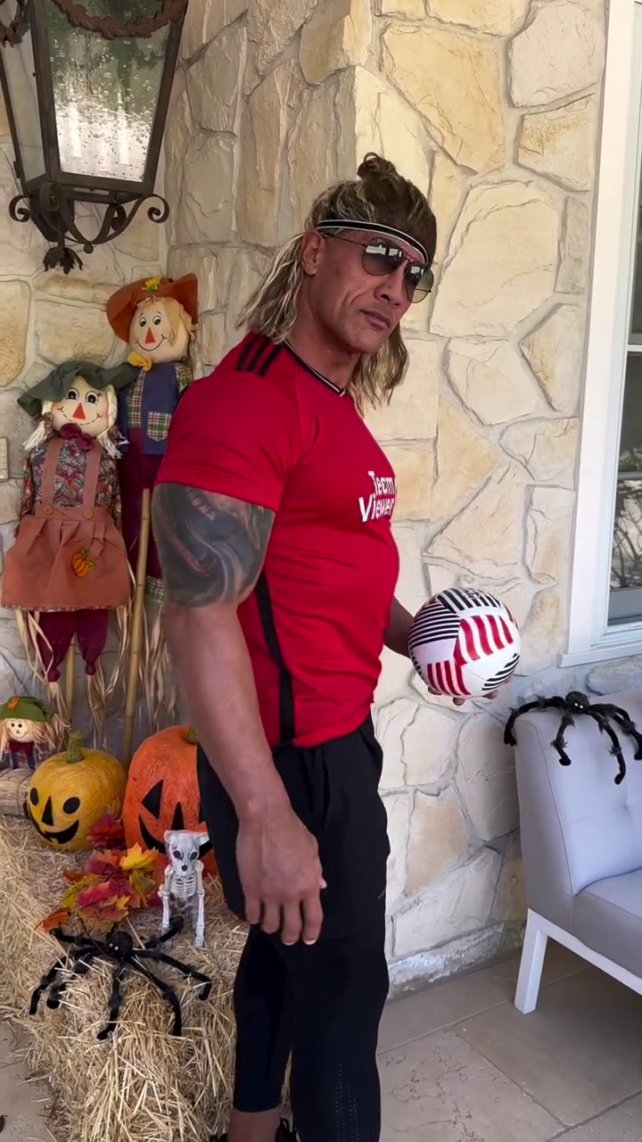 The Rock, apariție fabuloasă de Halloween! Fotbalistul în care s-a deghizat unul dintre cei mai bine plătiți actori ai lumii _16