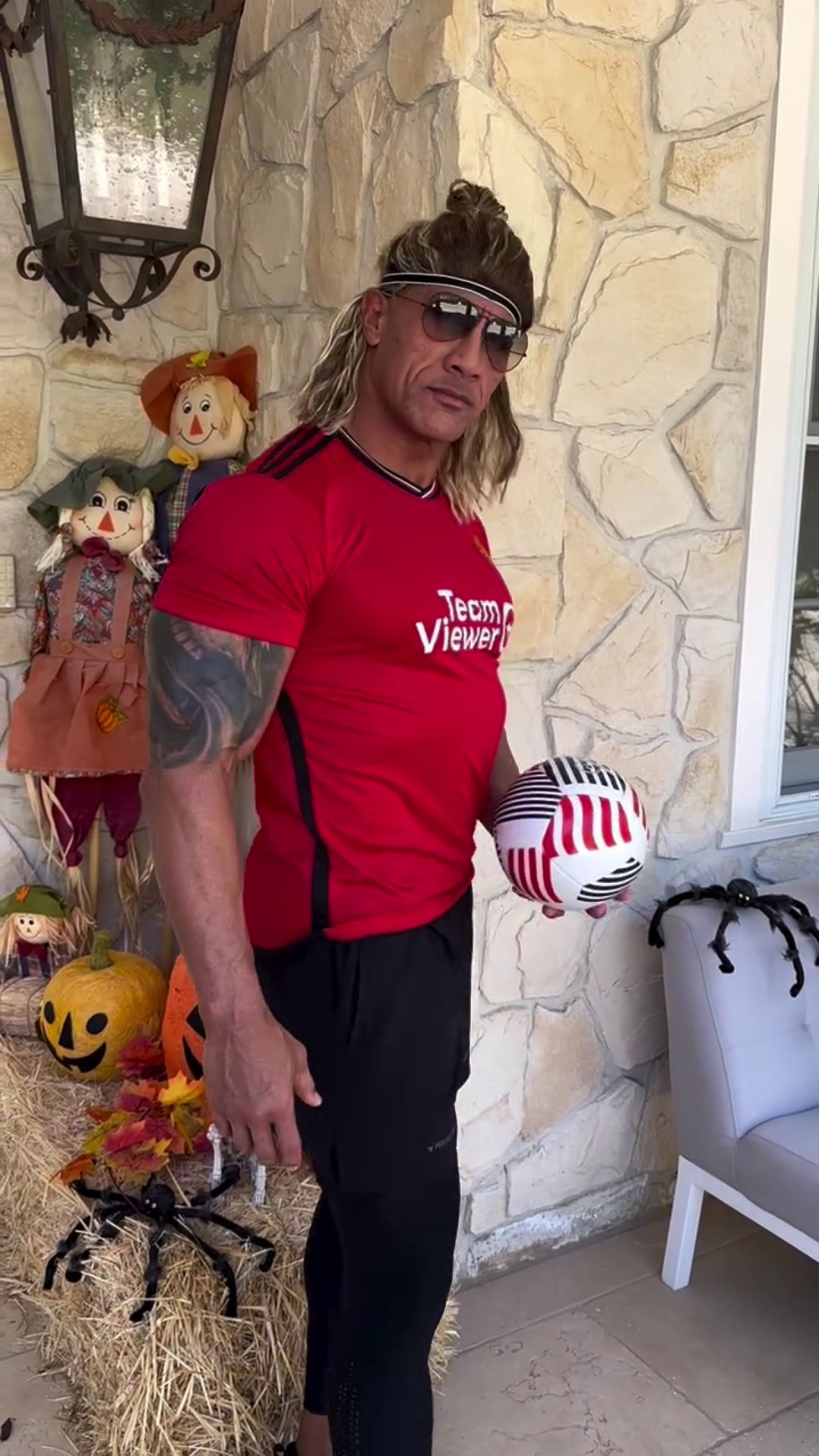 The Rock, apariție fabuloasă de Halloween! Fotbalistul în care s-a deghizat unul dintre cei mai bine plătiți actori ai lumii _17