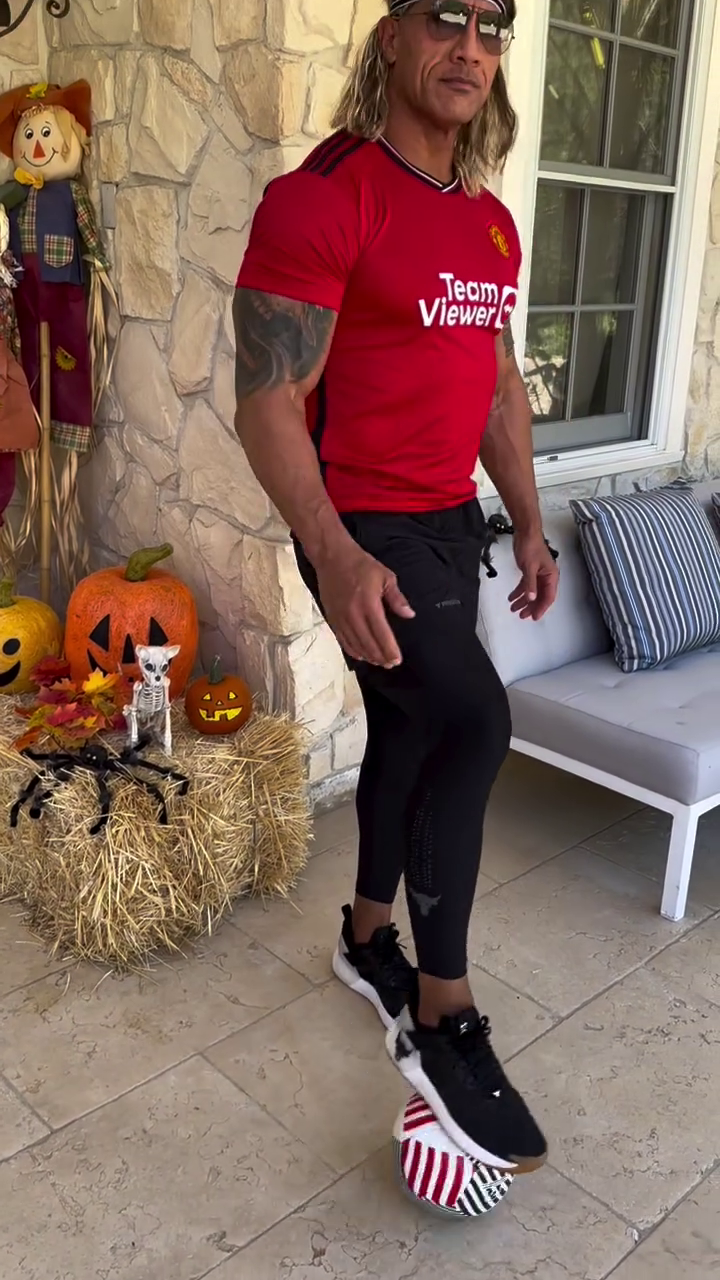 The Rock, apariție fabuloasă de Halloween! Fotbalistul în care s-a deghizat unul dintre cei mai bine plătiți actori ai lumii _23