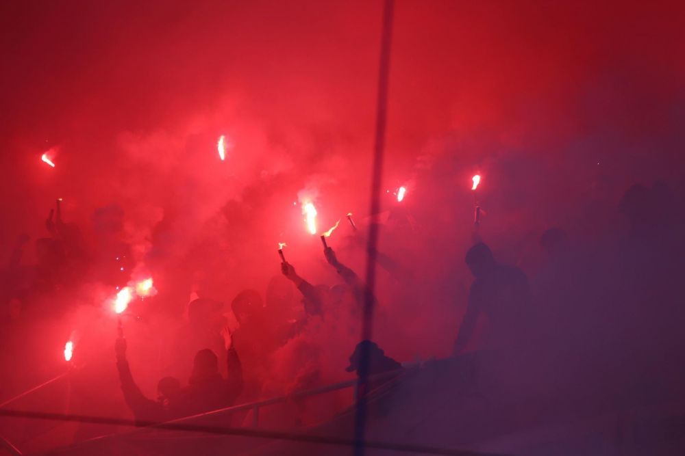 Atmosferă incendiară în Ghencea! Fanii Stelei au pregătit un show pirotehnic pentru derby-ul cu Rapid_1