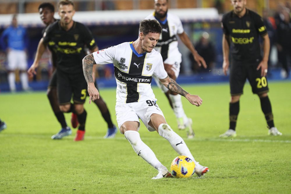 „Balonul meu de Aur!” Parma l-a 'premiat' pe Dennis Man după ce a calificat echipa în optimile Cupei Italiei! Încă o super-prestație _2