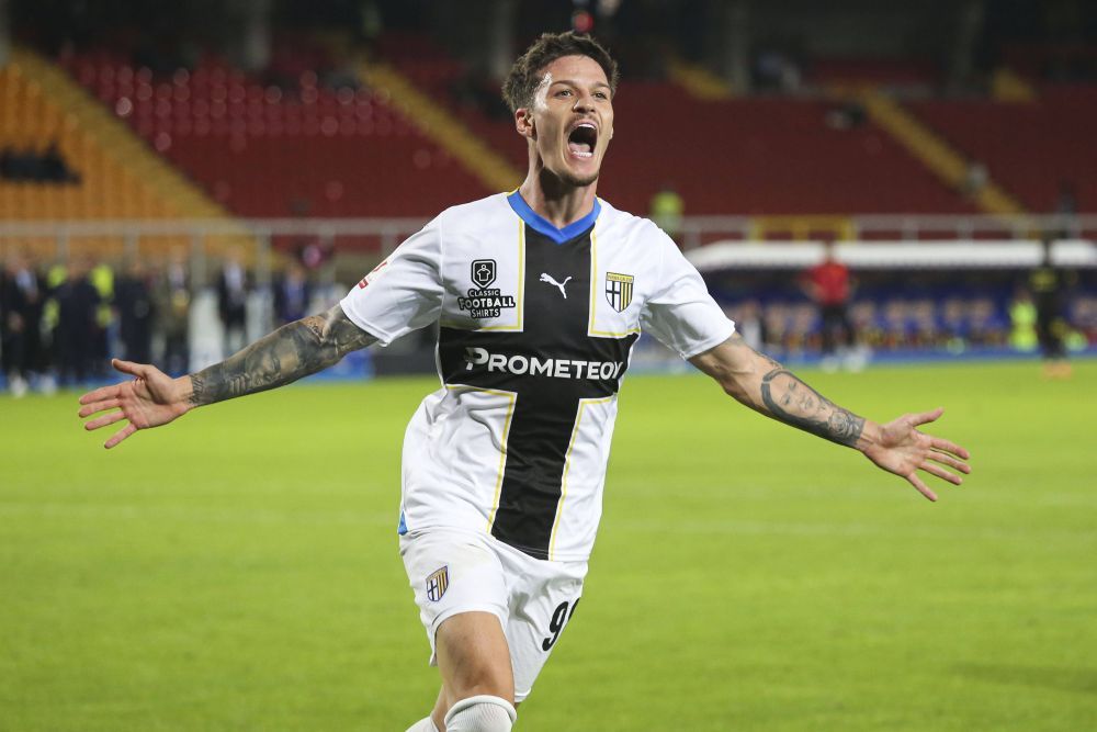 „Balonul meu de Aur!” Parma l-a 'premiat' pe Dennis Man după ce a calificat echipa în optimile Cupei Italiei! Încă o super-prestație _4