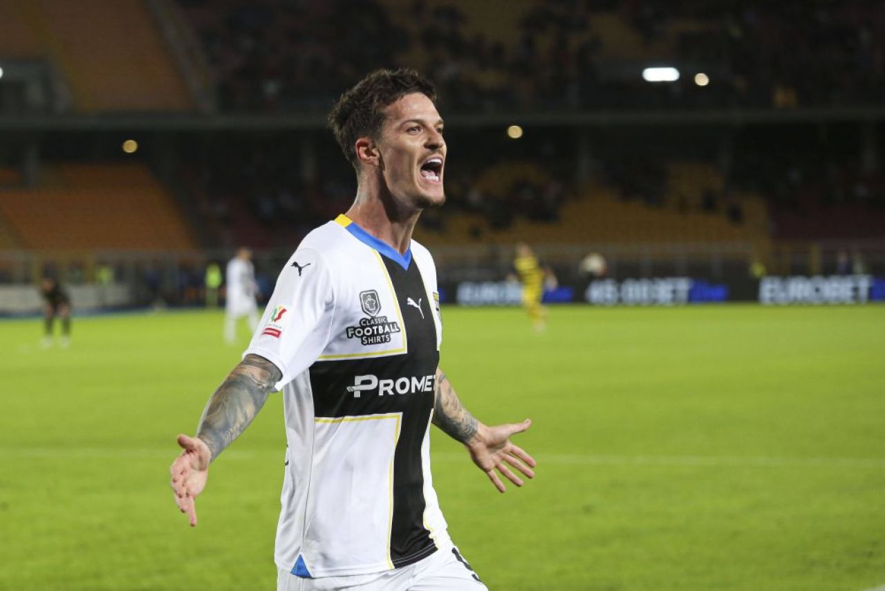 „Balonul meu de Aur!” Parma l-a 'premiat' pe Dennis Man după ce a calificat echipa în optimile Cupei Italiei! Încă o super-prestație _5