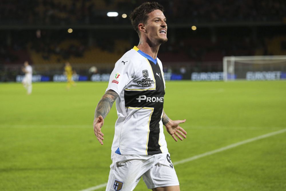 „Balonul meu de Aur!” Parma l-a 'premiat' pe Dennis Man după ce a calificat echipa în optimile Cupei Italiei! Încă o super-prestație _6