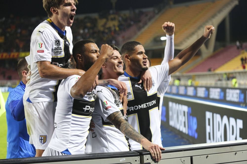 „Balonul meu de Aur!” Parma l-a 'premiat' pe Dennis Man după ce a calificat echipa în optimile Cupei Italiei! Încă o super-prestație _7