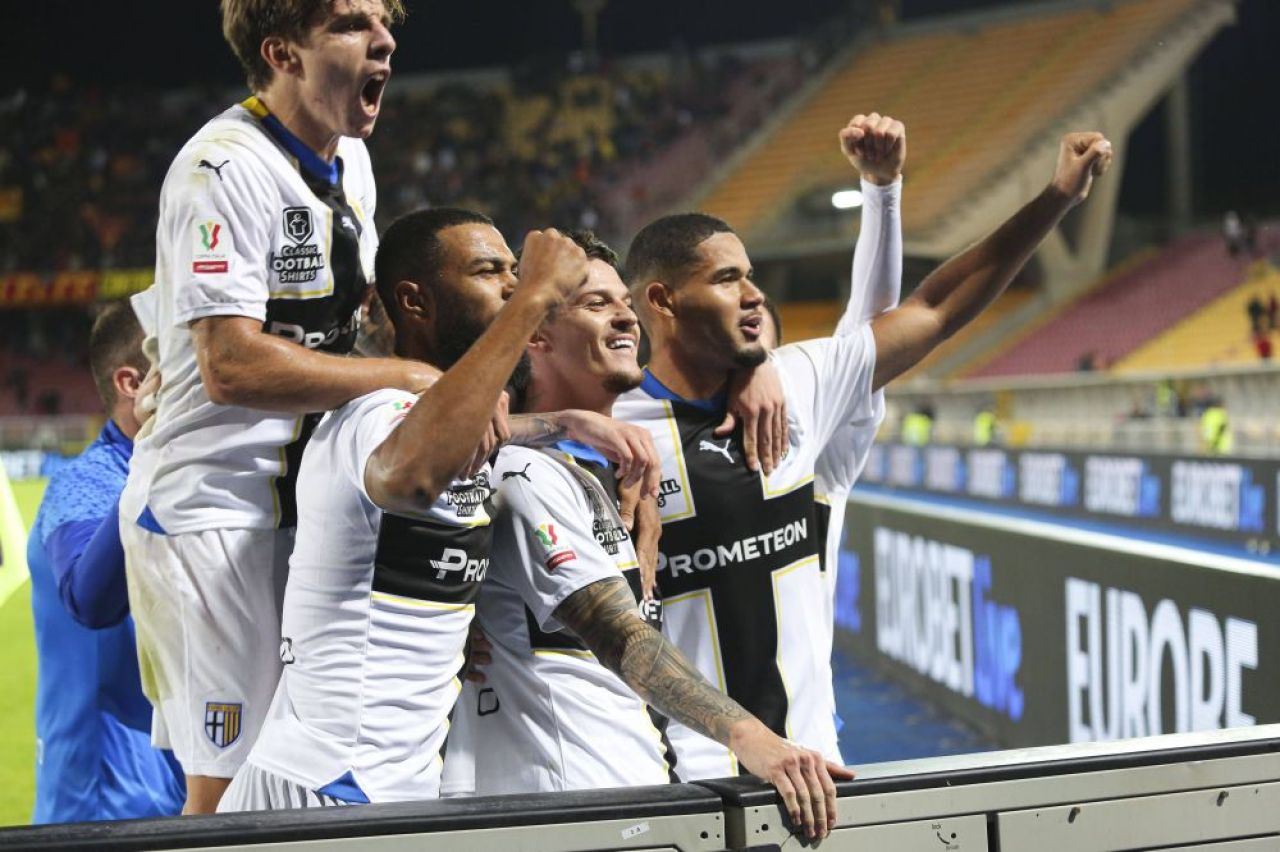 „Balonul meu de Aur!” Parma l-a 'premiat' pe Dennis Man după ce a calificat echipa în optimile Cupei Italiei! Încă o super-prestație _7