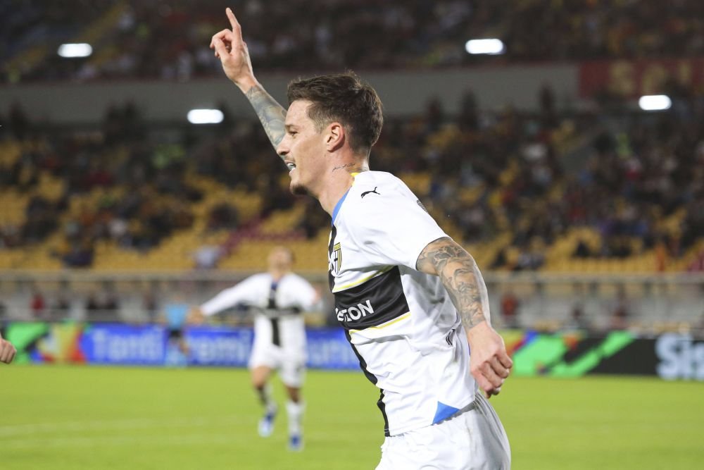 „Balonul meu de Aur!” Parma l-a 'premiat' pe Dennis Man după ce a calificat echipa în optimile Cupei Italiei! Încă o super-prestație _10