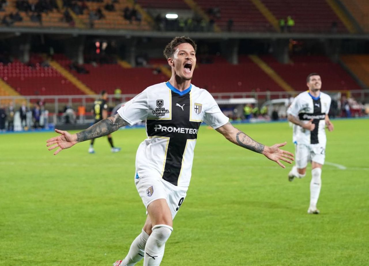 „Balonul meu de Aur!” Parma l-a 'premiat' pe Dennis Man după ce a calificat echipa în optimile Cupei Italiei! Încă o super-prestație _13