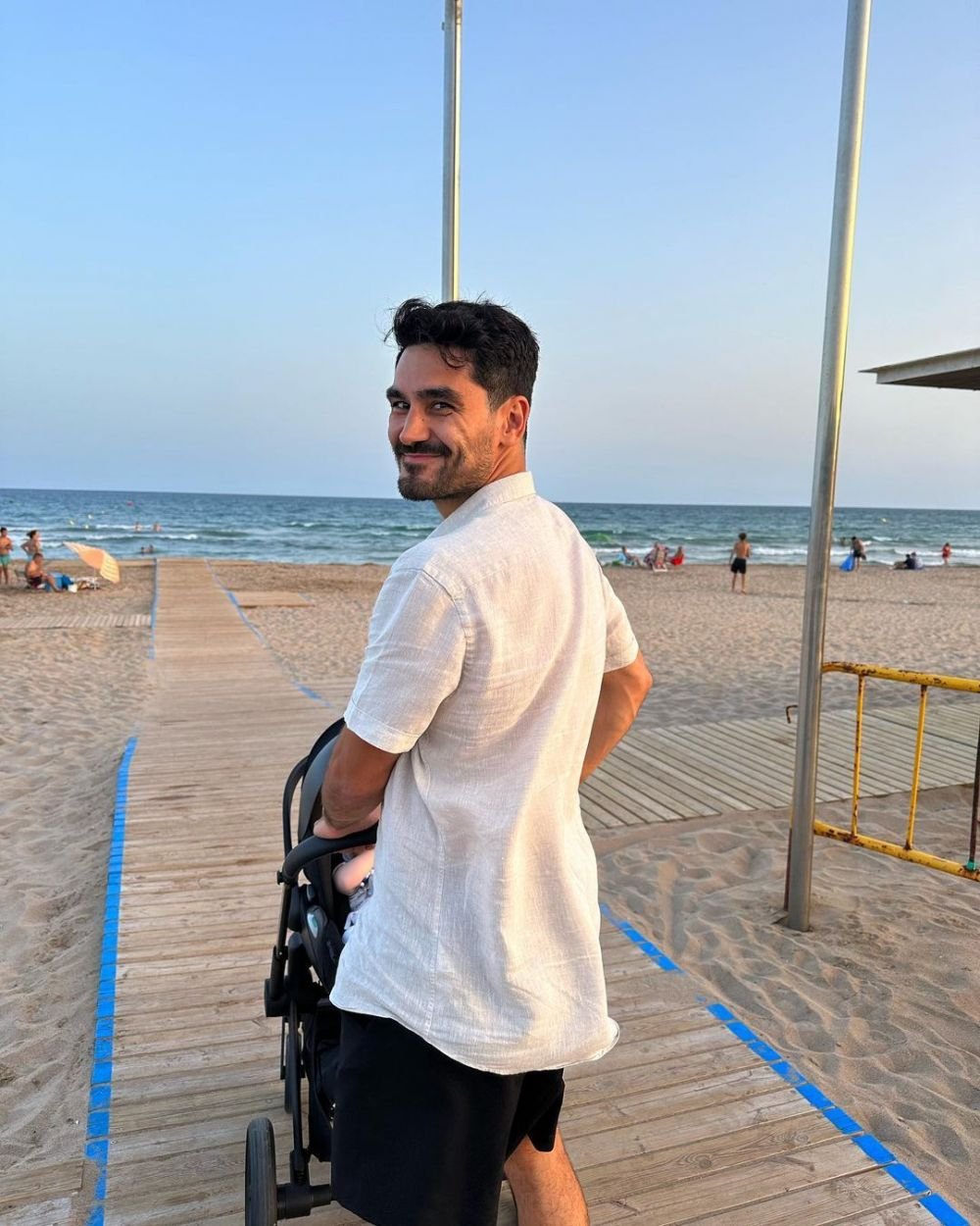 Soția superbă a lui Ilkay Gundogan a răbufnit după ce s-a scris că fotbalistul e nefericit la FC Barcelona _27