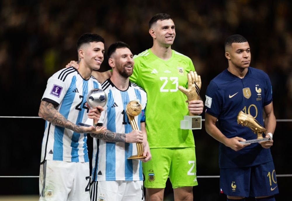 „Ar trebui să fie mândri că îl au! Va călca pe urmele lui Messi și Ronaldo!” Emiliano Martinez, elogii pentru Kylian Mbappe _4