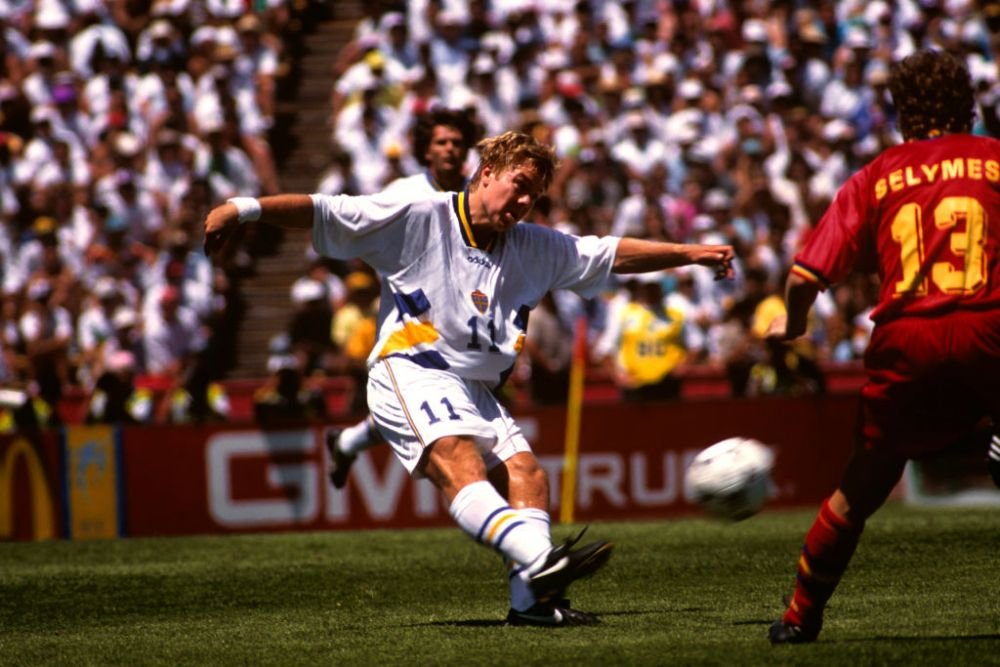 Îl recunoașteți? Suedezul care ne-a „interzis” semifinala Mondialului din 1994 vinde aspiratoare după ce s-a retras la doar 28 de ani _6