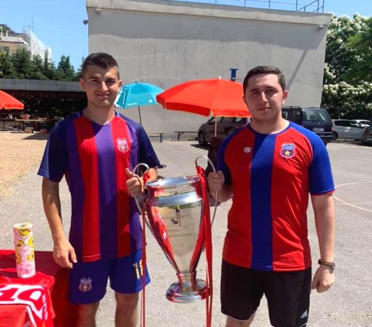 Talpan doesn't like this! O echipă din Franța folosește numele și sigla Stelei și jucătorii fac poze cu replica Cupei Campionilor_2