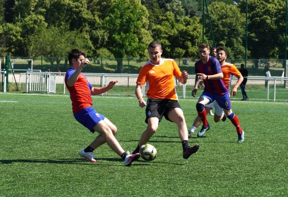 Talpan doesn't like this! O echipă din Franța folosește numele și sigla Stelei și jucătorii fac poze cu replica Cupei Campionilor_16