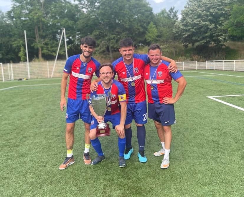 Talpan doesn't like this! O echipă din Franța folosește numele și sigla Stelei și jucătorii fac poze cu replica Cupei Campionilor_21