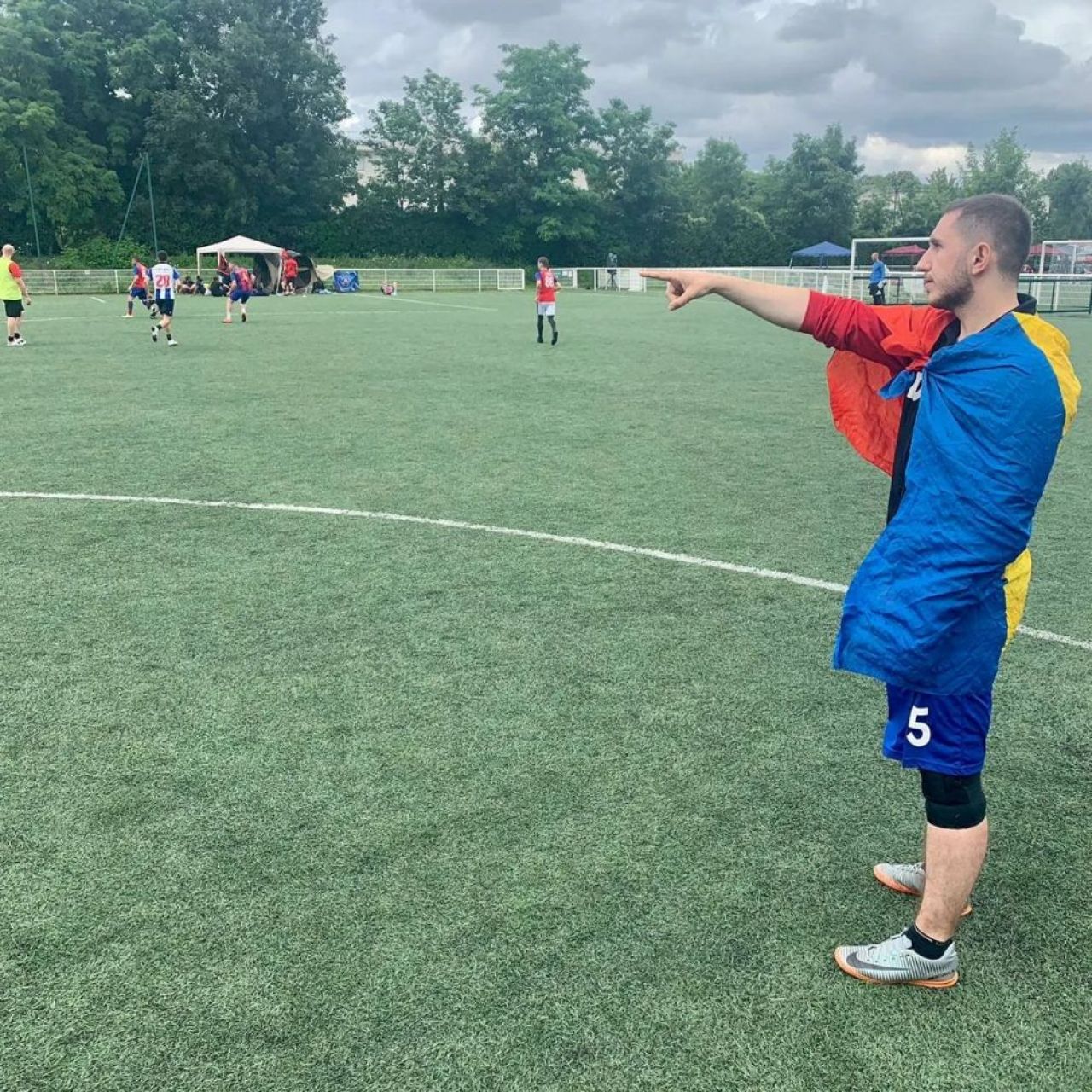 Talpan doesn't like this! O echipă din Franța folosește numele și sigla Stelei și jucătorii fac poze cu replica Cupei Campionilor_23