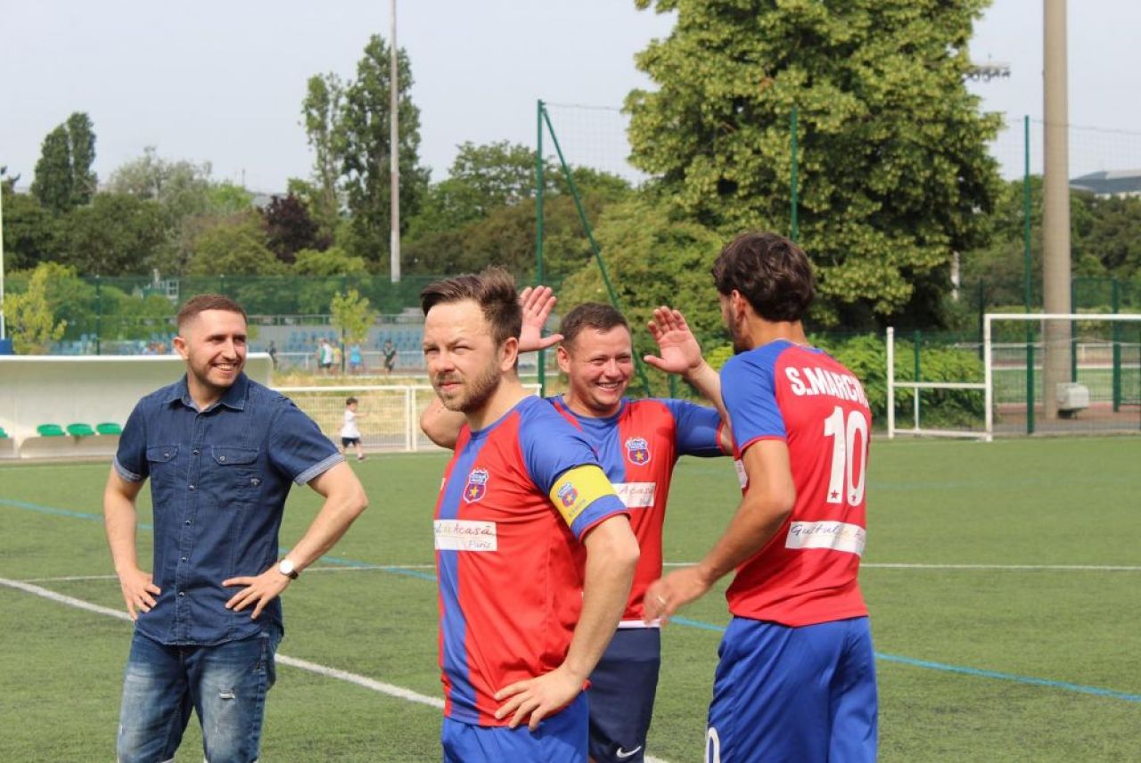 Talpan doesn't like this! O echipă din Franța folosește numele și sigla Stelei și jucătorii fac poze cu replica Cupei Campionilor_30