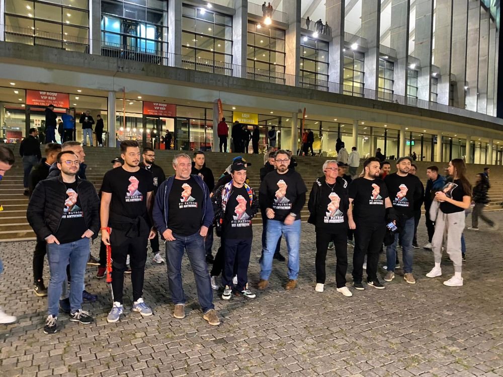 „Fii patron, nu antrenor!” Protest anti-Becali înainte de FCSB - Rapid _2