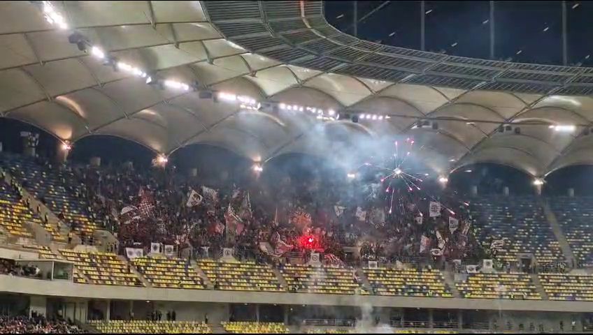 Exploziv! Suporterii Rapidului au aruncat cu artificii în peluză, iar Colțescu a întrerupt derby-ul_20