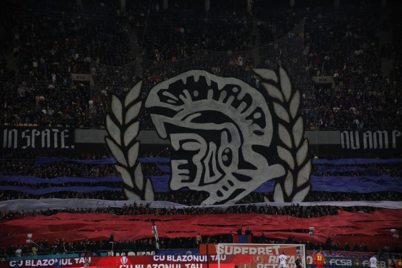 Galeria FCSB, banner cu venin în derby-ul cu Rapid + coregrafia splendidă din repriza secundă_1