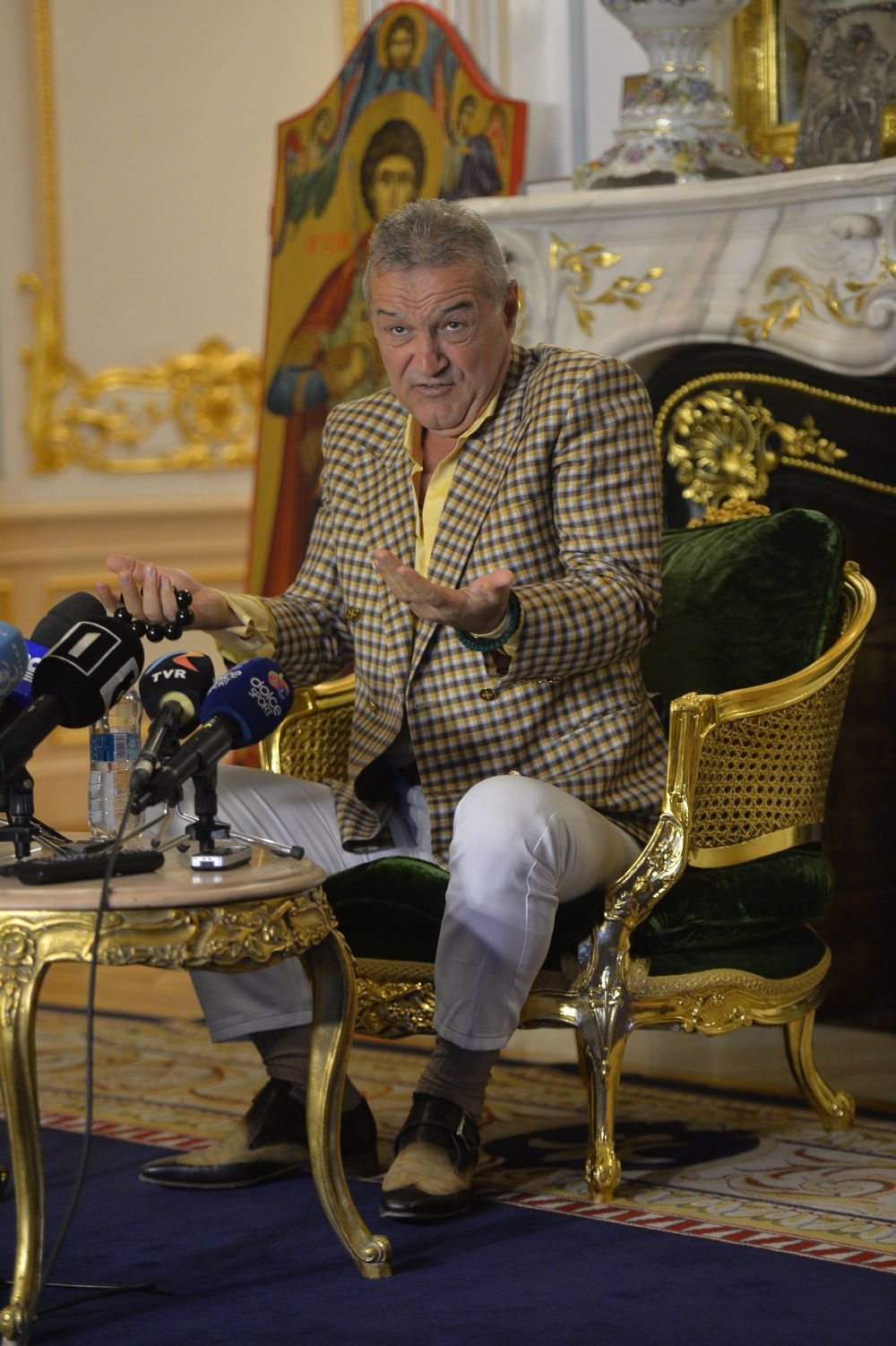 Premianții lui Becali: 