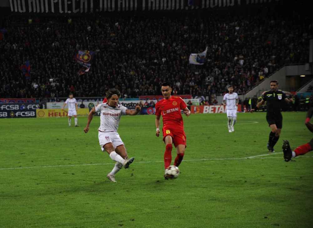 Un fost jucător de la FCSB pune tunurile pe fundașii lui Becali: