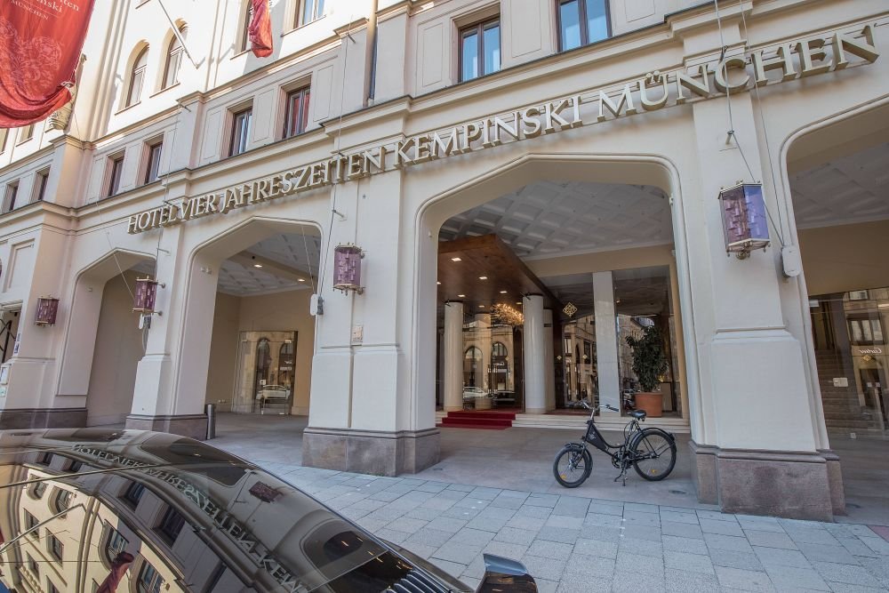 Cum arată hotelul pentru care Harry Kane plătește 10.000 de lire pe seară de când a semnat cu Bayern! Nota de plată a ajuns la un milion de lire _3