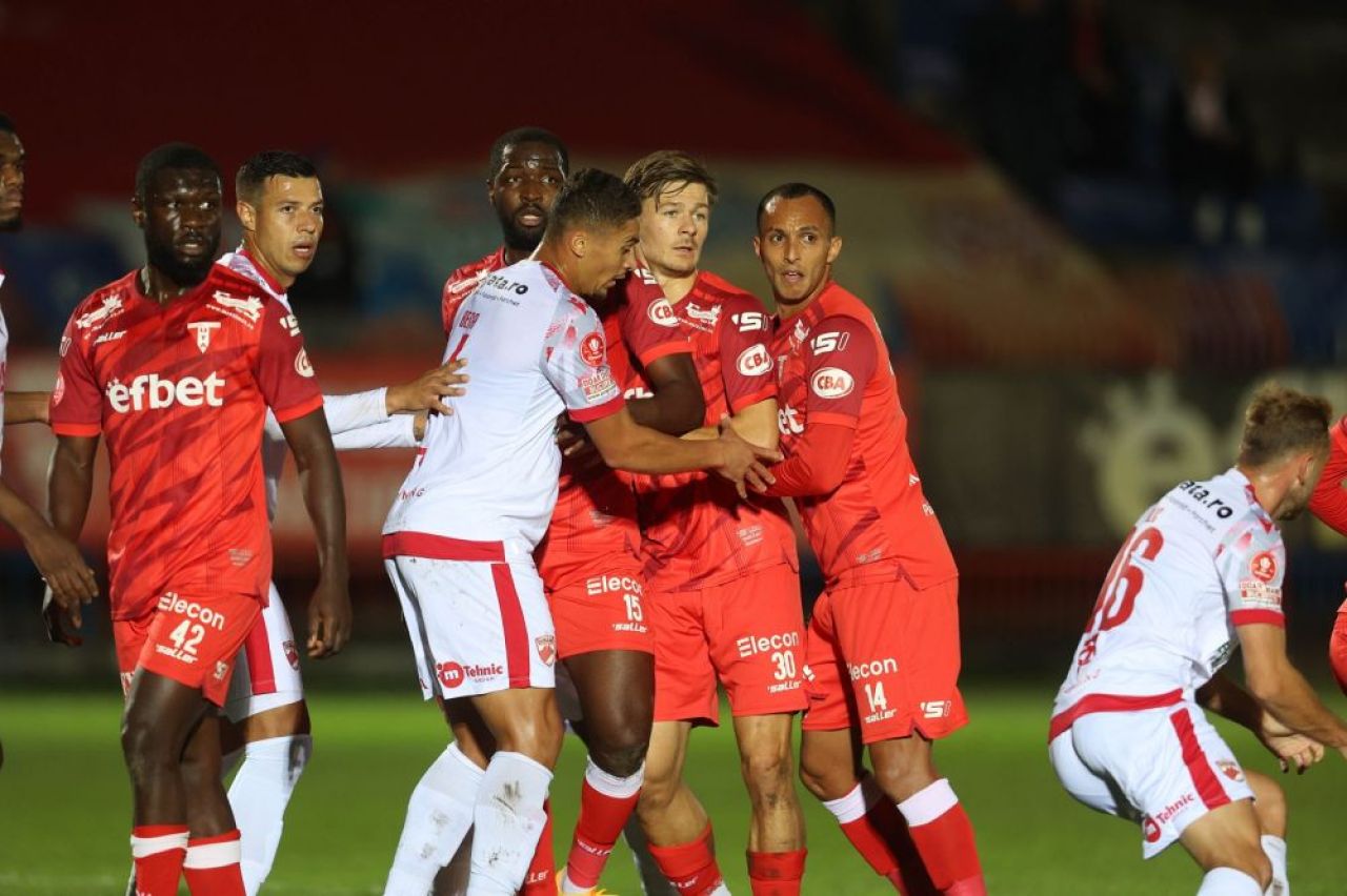 UTA Arad - Dinamo 2-1 | Rednic le 'frânge inima' dinamoviștilor! Victorie pentru arădeni în prelungiri_1