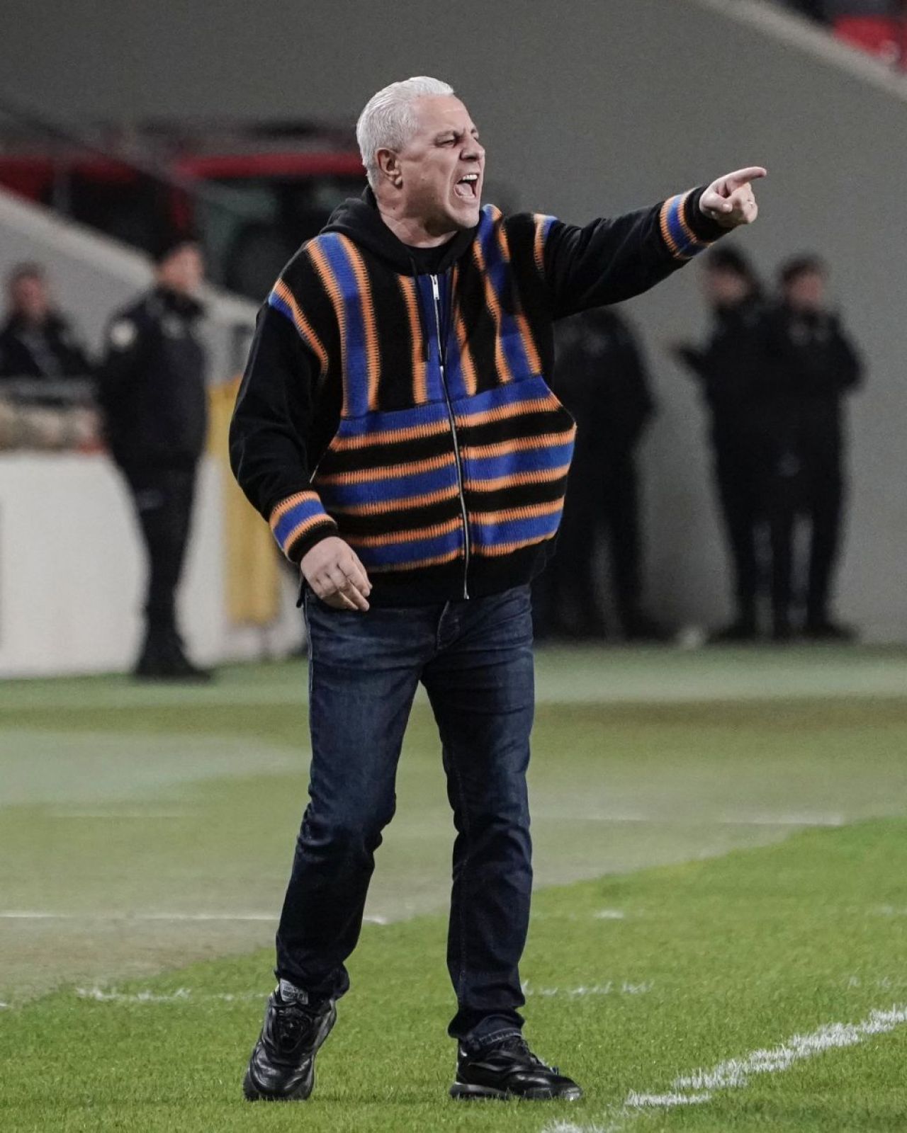 Marius Șumudică dă moda în Turcia! Cât costă puloverul cu care a apărut la victoria cu Rizespor în care s-a ales cu cartonaș roșu _3